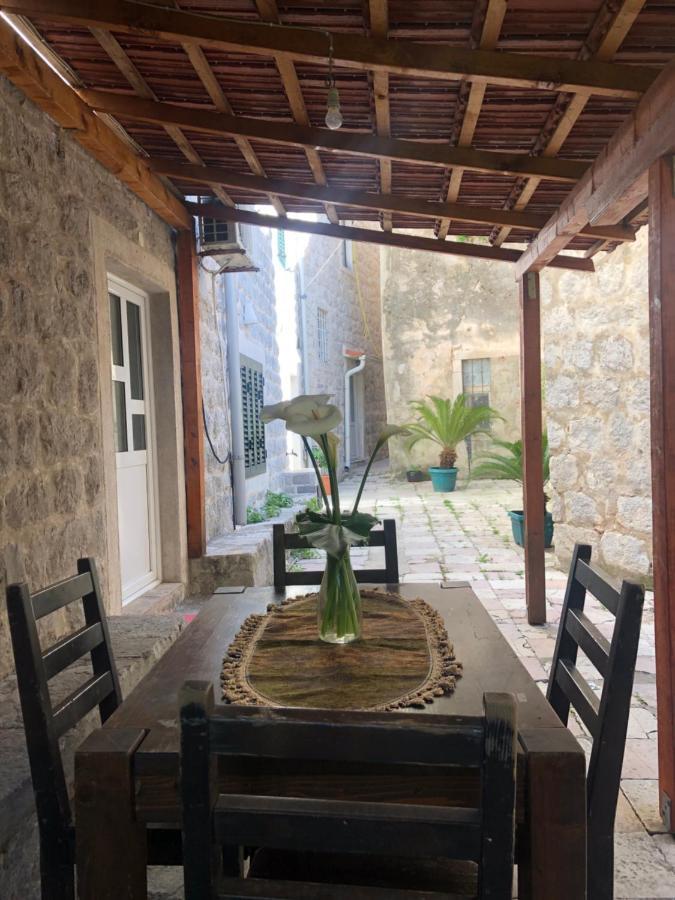 Pavle Apartmani Risan Exterior photo